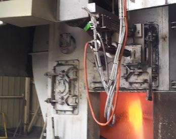 安裝在回轉窯上的PYROINC380LF, 帶自動進出機構